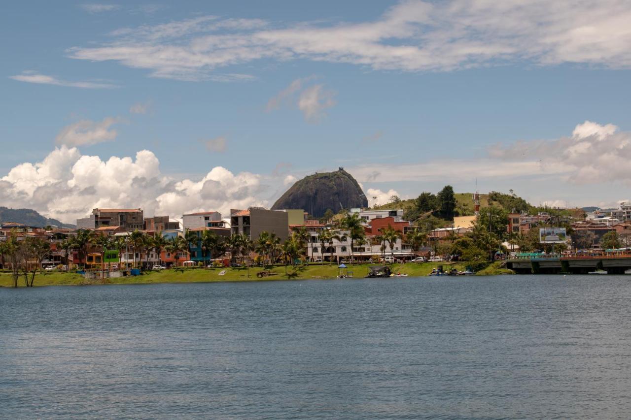Artesanos Y Turistas Appartamento Guatapé Esterno foto