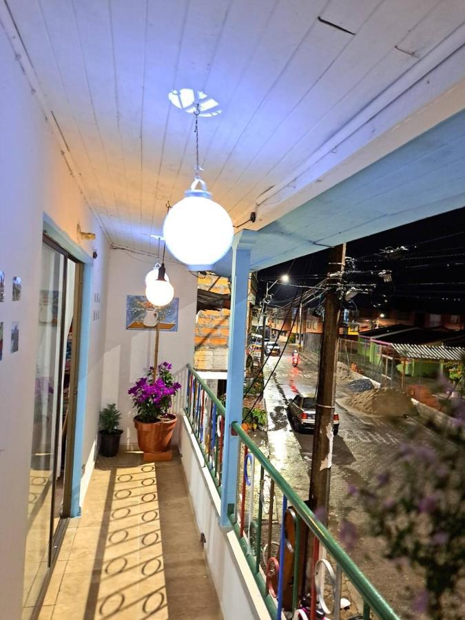 Artesanos Y Turistas Appartamento Guatapé Esterno foto
