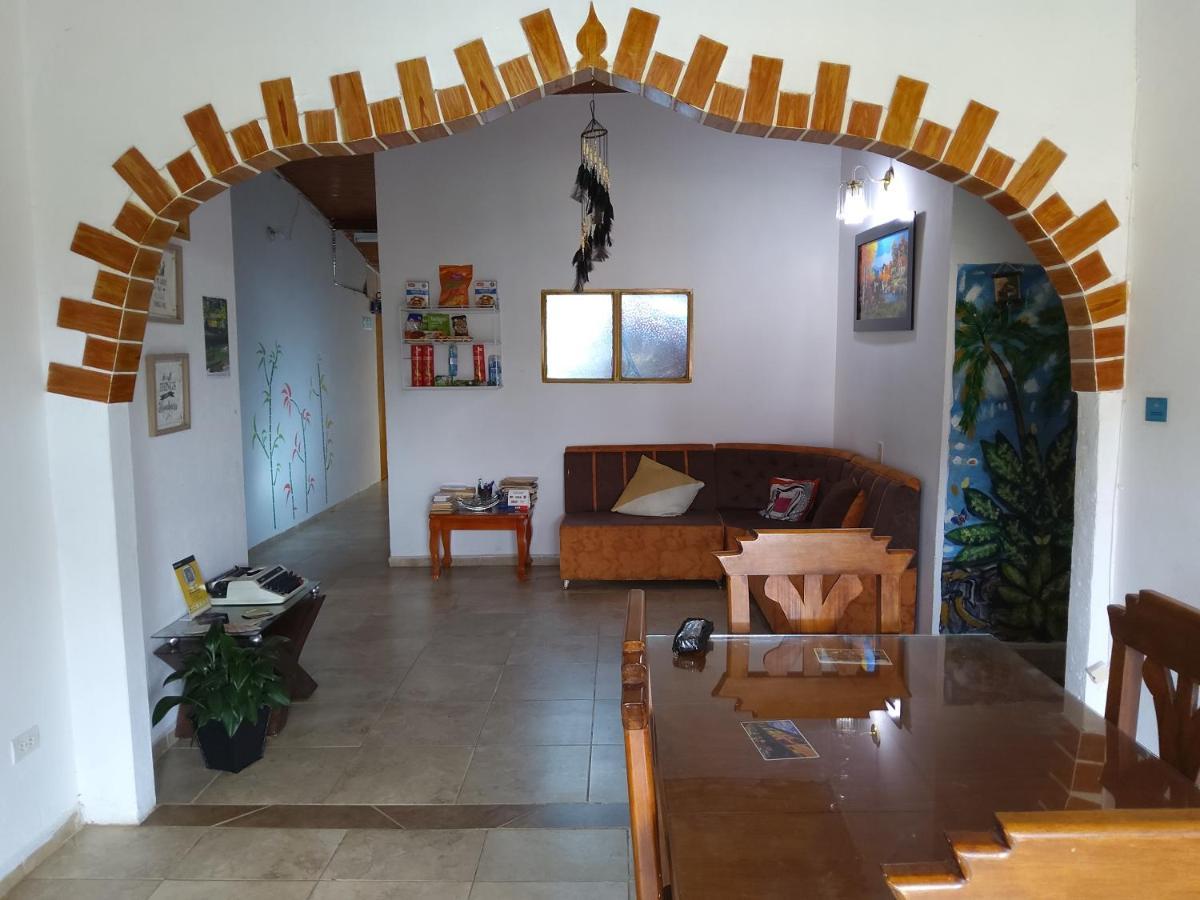 Artesanos Y Turistas Appartamento Guatapé Esterno foto
