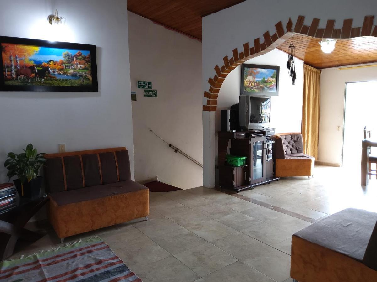Artesanos Y Turistas Appartamento Guatapé Esterno foto